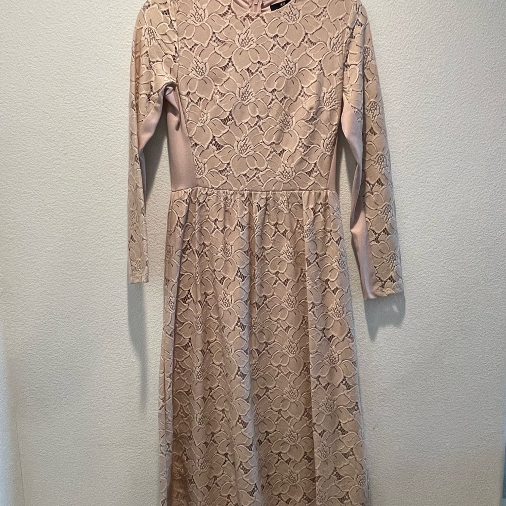 Dusty pink knee length dress, perfect for a day event.